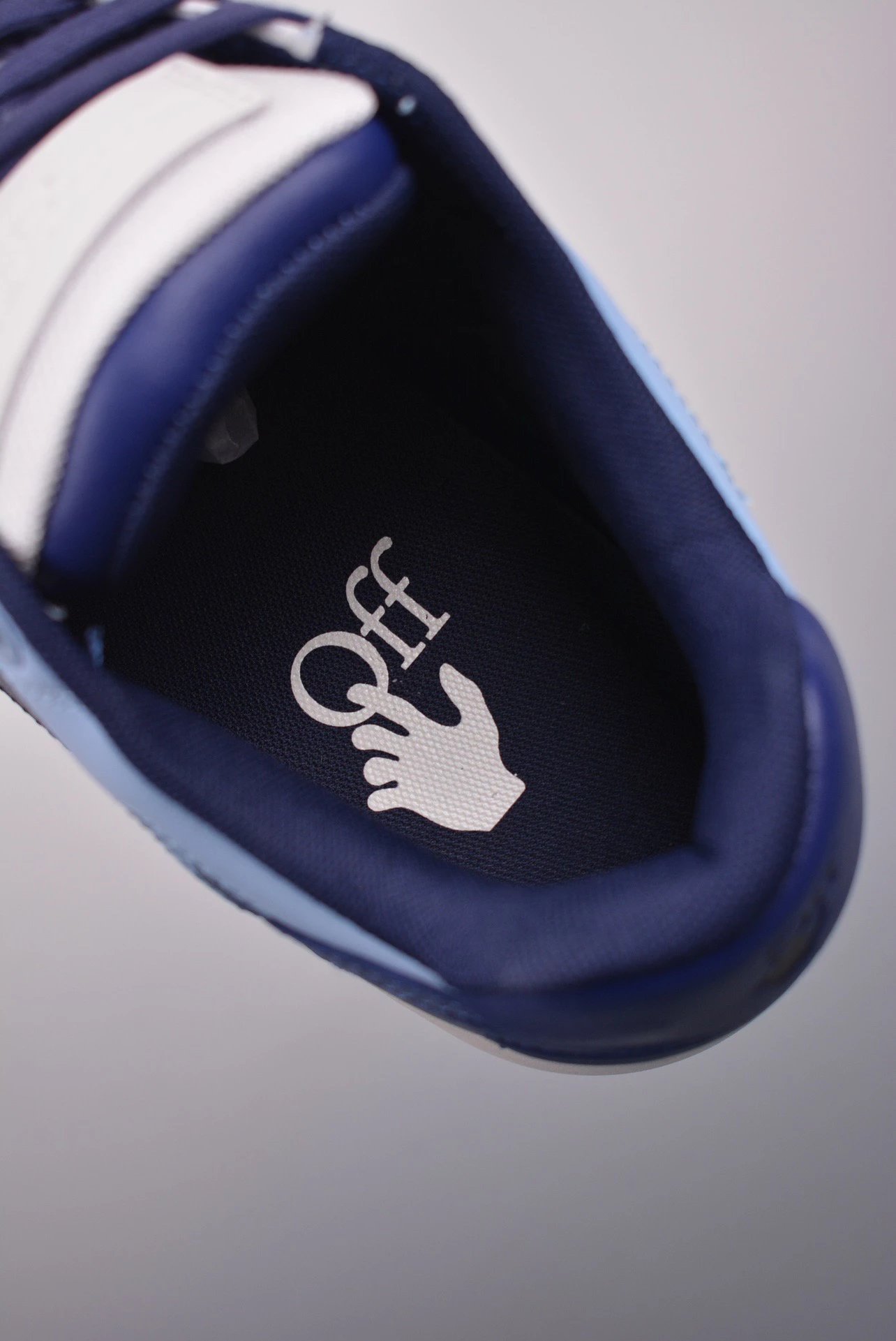 Off-White Arrow Low Blue and White Sneakers - 29