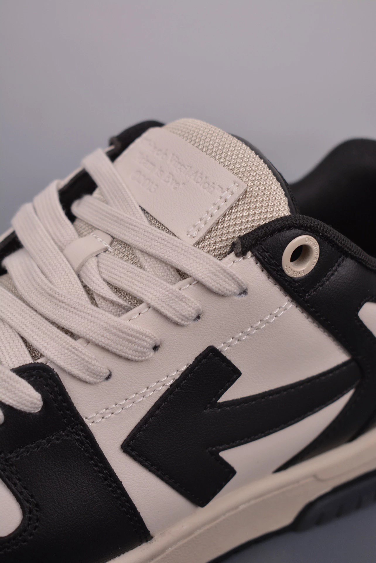 Off-White Arrow Low Blue and White Sneakers - 36