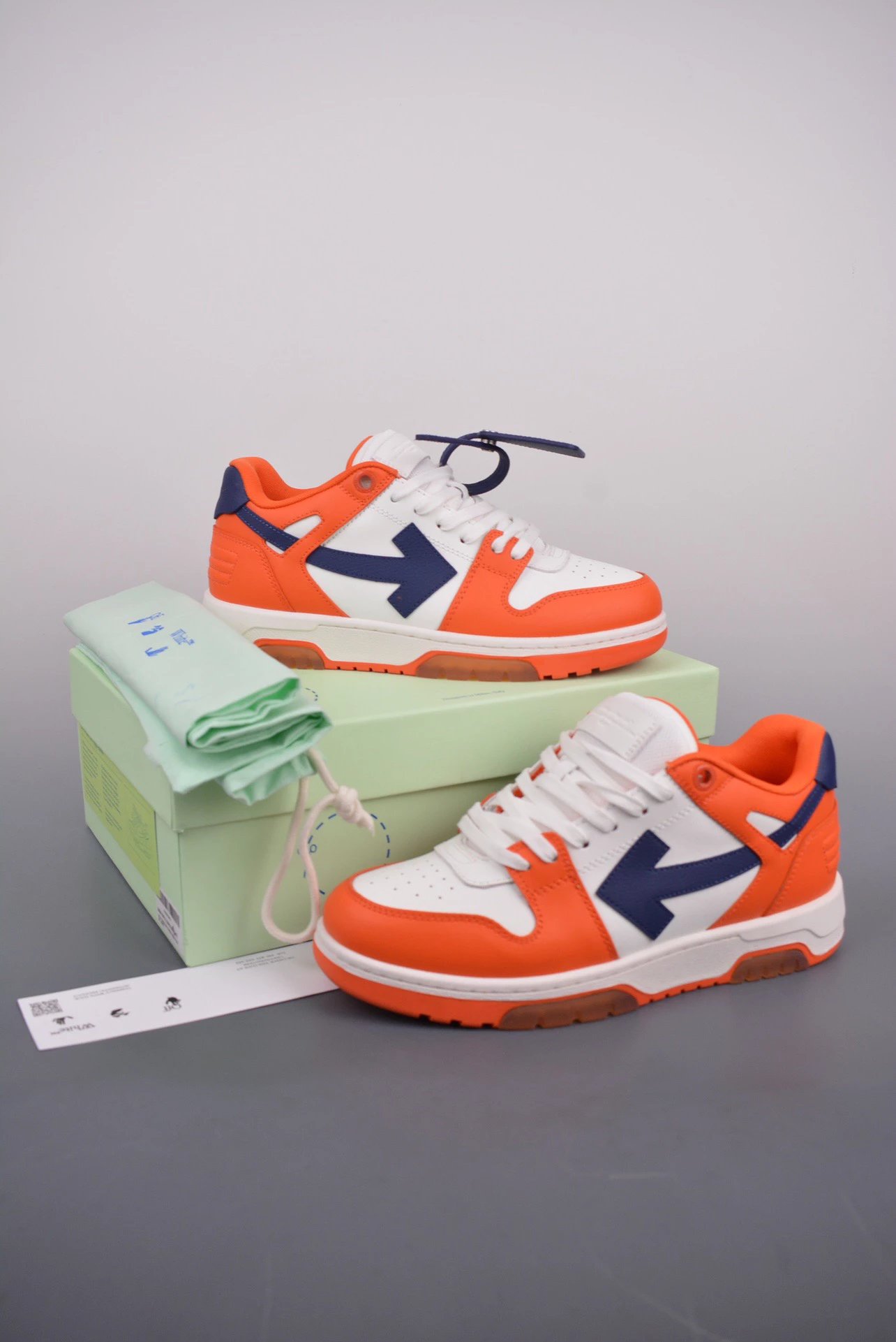 Off-White Arrow Low Blue and White Sneakers - 57