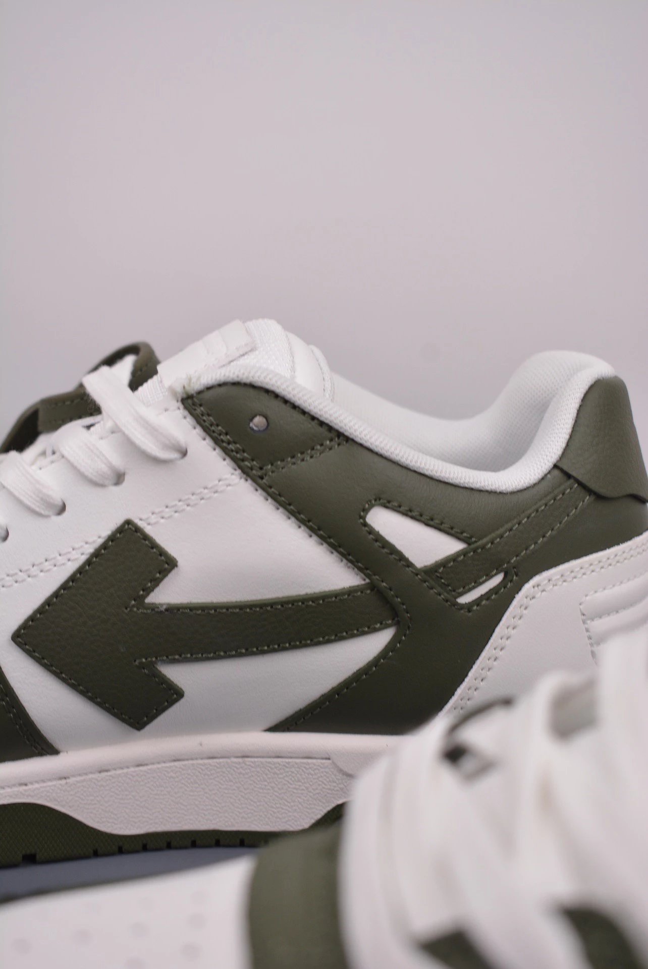 Off-White Arrow Low Blue and White Sneakers - 64