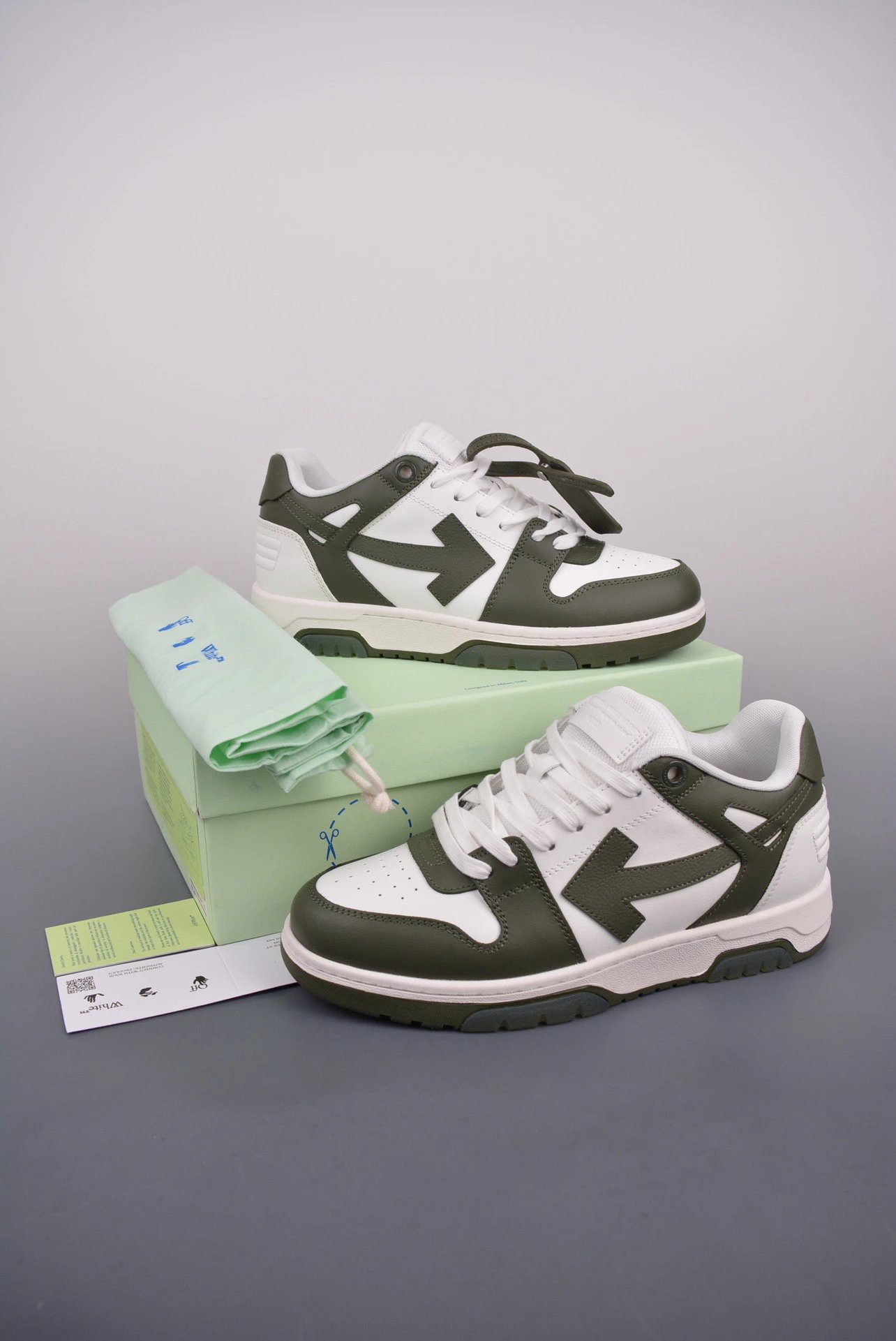Off-White Arrow Low Blue and White Sneakers - 66