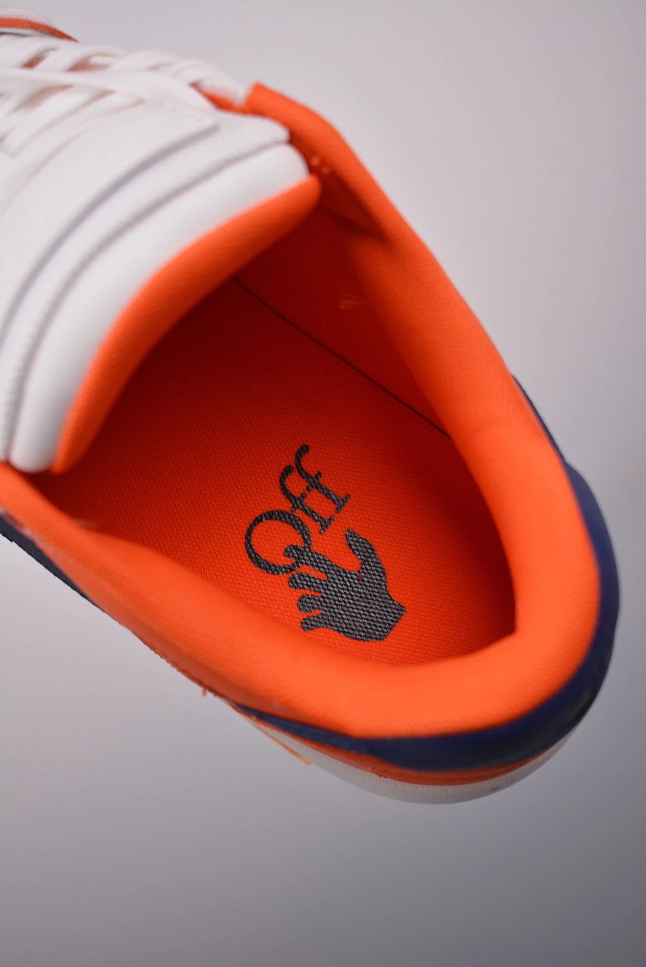 Off-White Arrow Low Blue and White Sneakers - 56