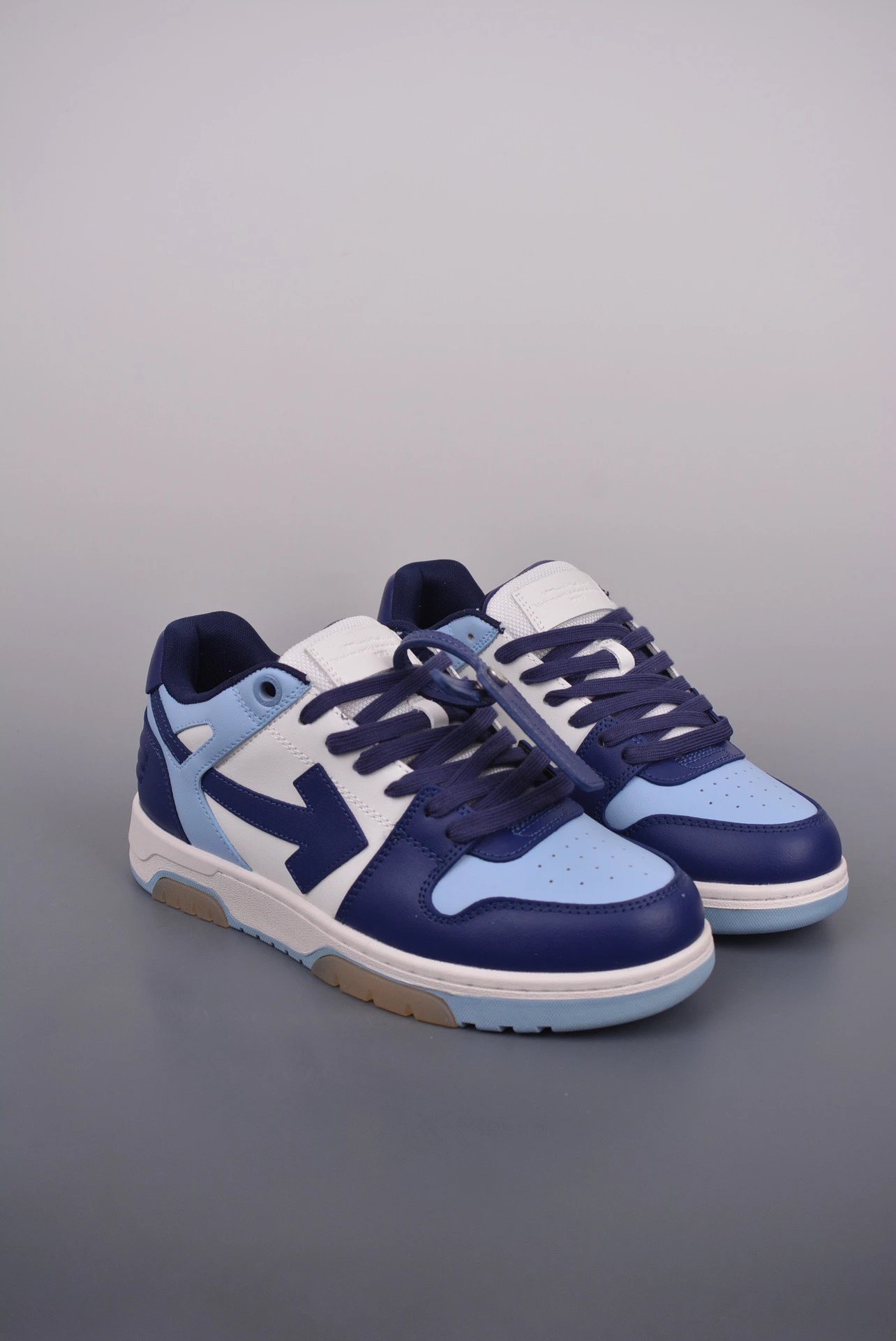 Off-White Arrow Low Blue and White Sneakers - 22