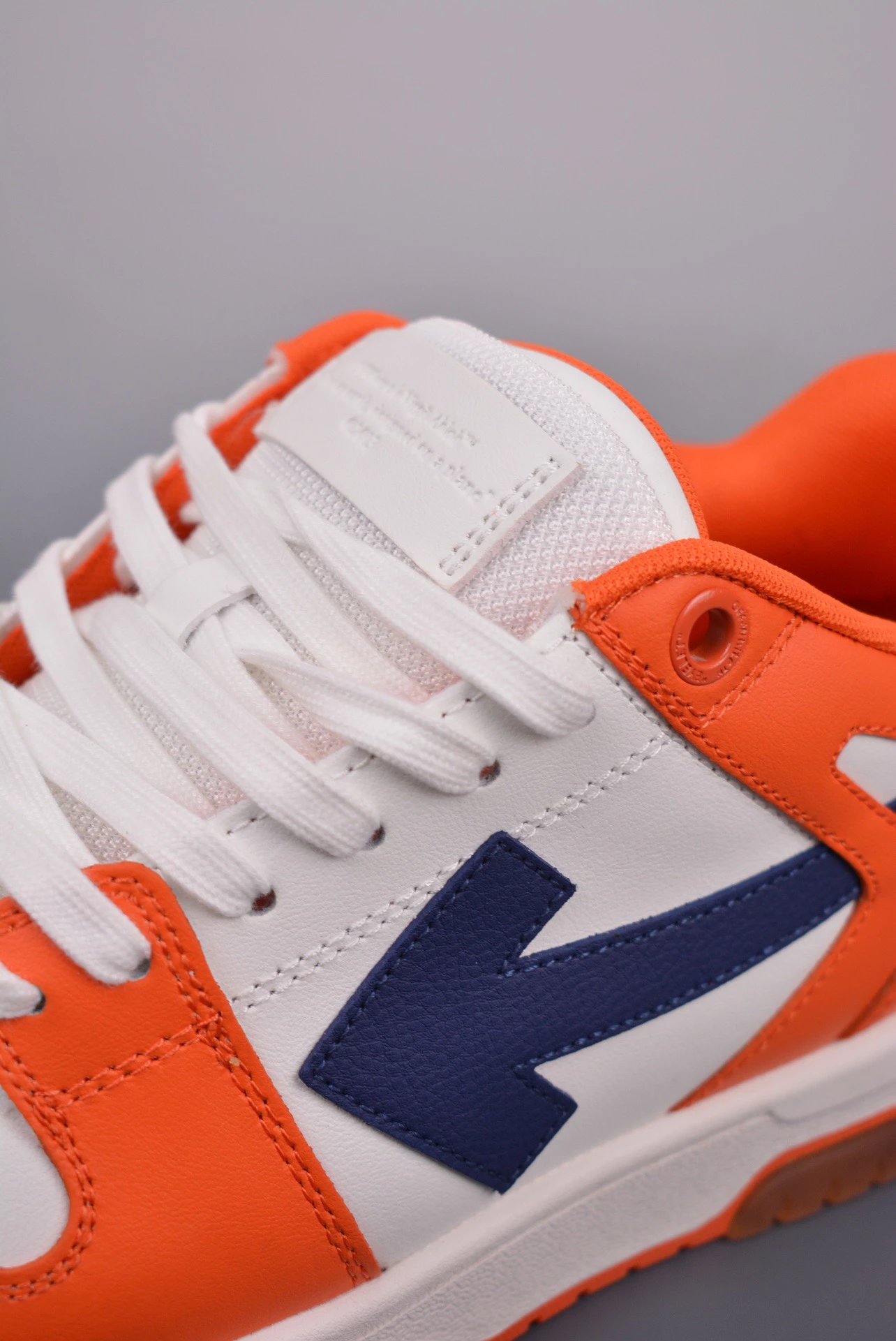 Off-White Arrow Low Blue and White Sneakers - 54