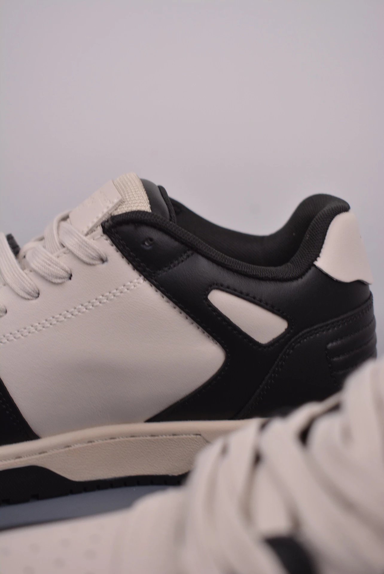 Off-White Arrow Low Blue and White Sneakers - 37