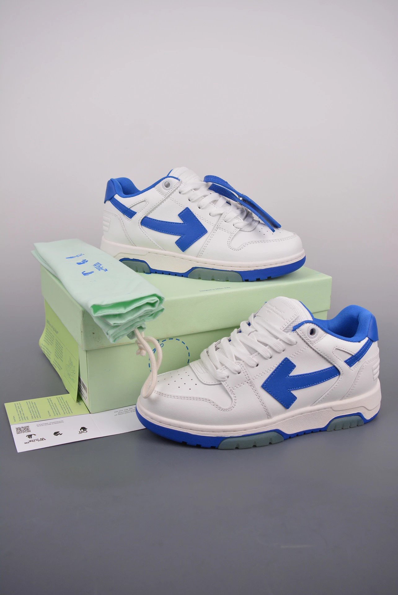 Off-White Arrow Low Blue and White Sneakers - 80