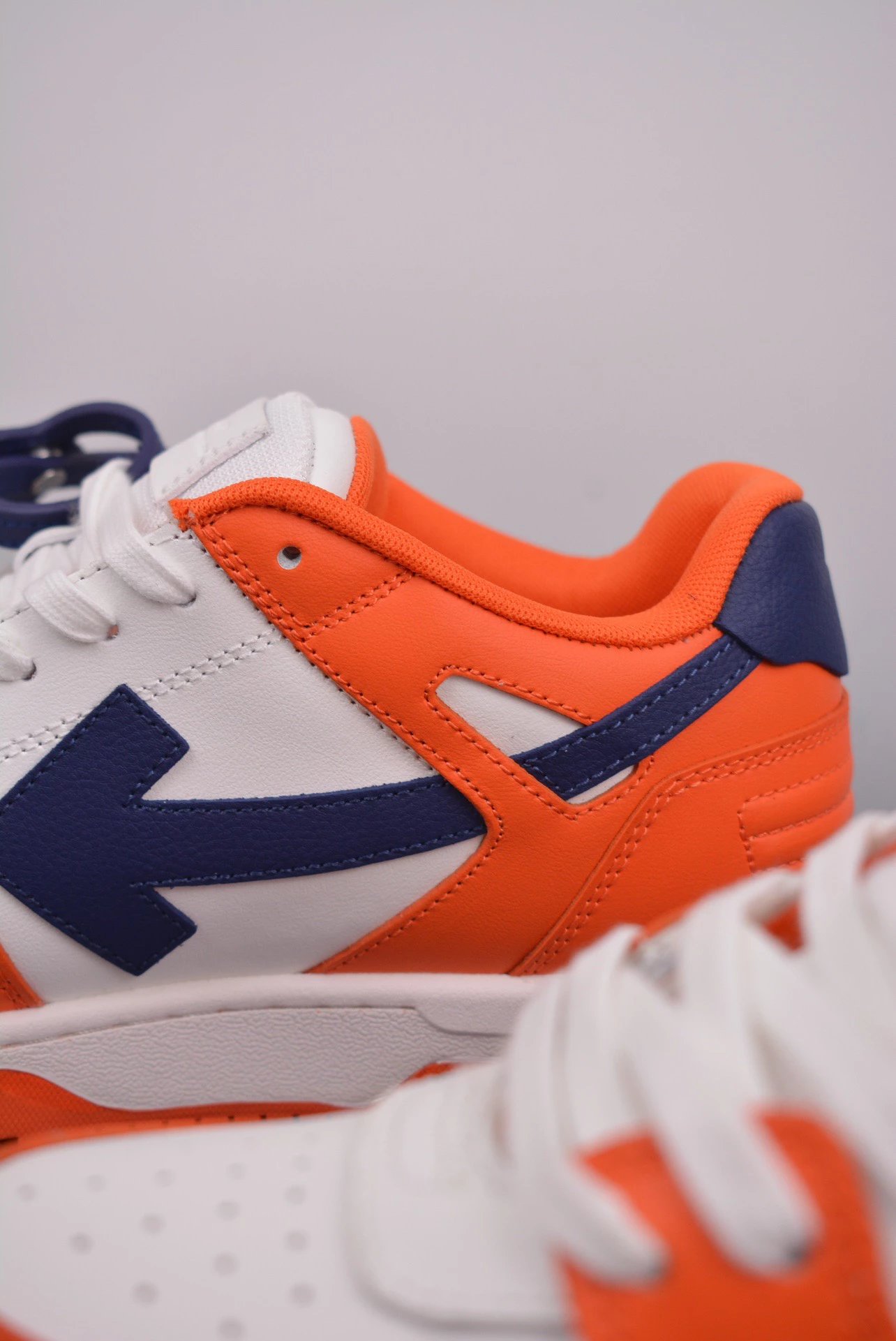 Off-White Arrow Low Blue and White Sneakers - 55