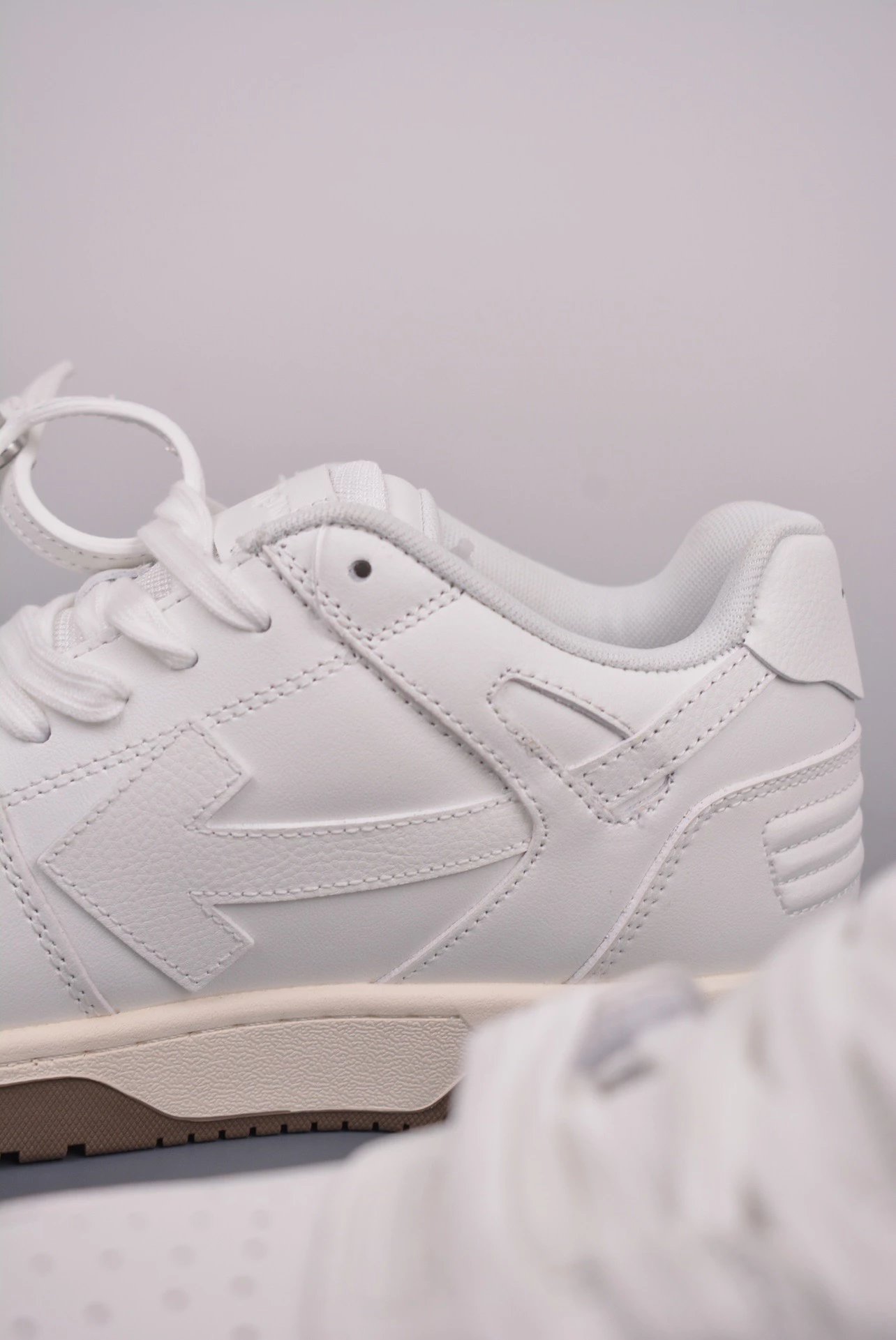 Off-White Arrow Low Blue and White Sneakers - 46