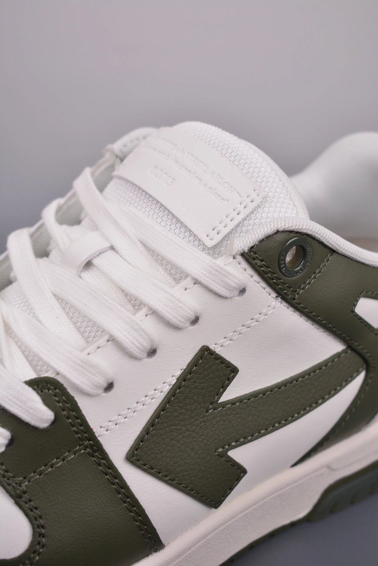 Off-White Arrow Low Blue and White Sneakers - 63