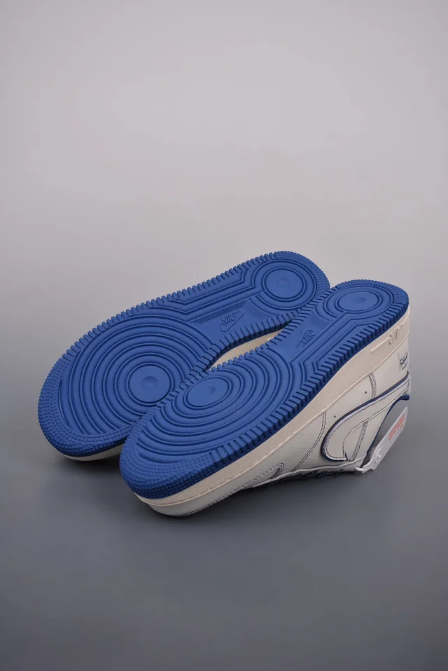 Nike Sneakers Air Force 1 Low Graphic product detail image 37