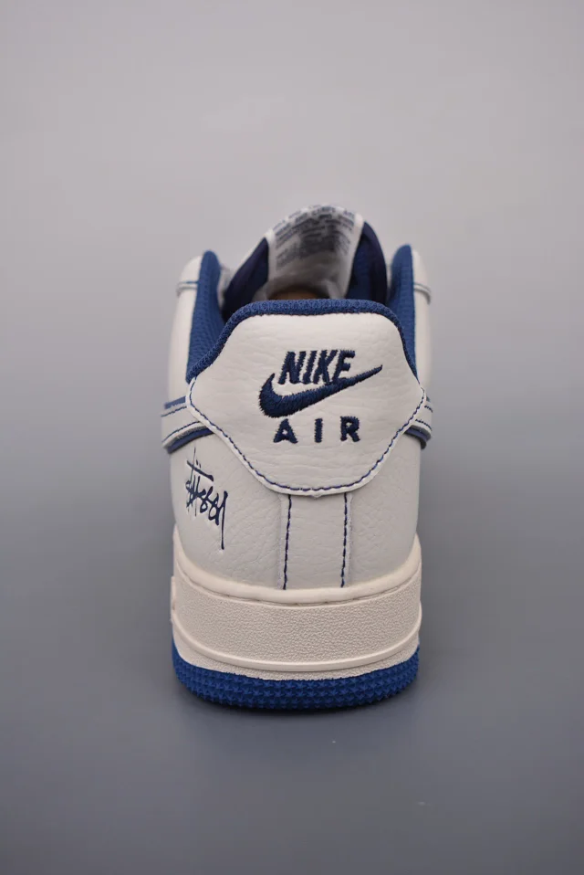 Nike Sneakers Air Force 1 Low Graphic product detail image 38