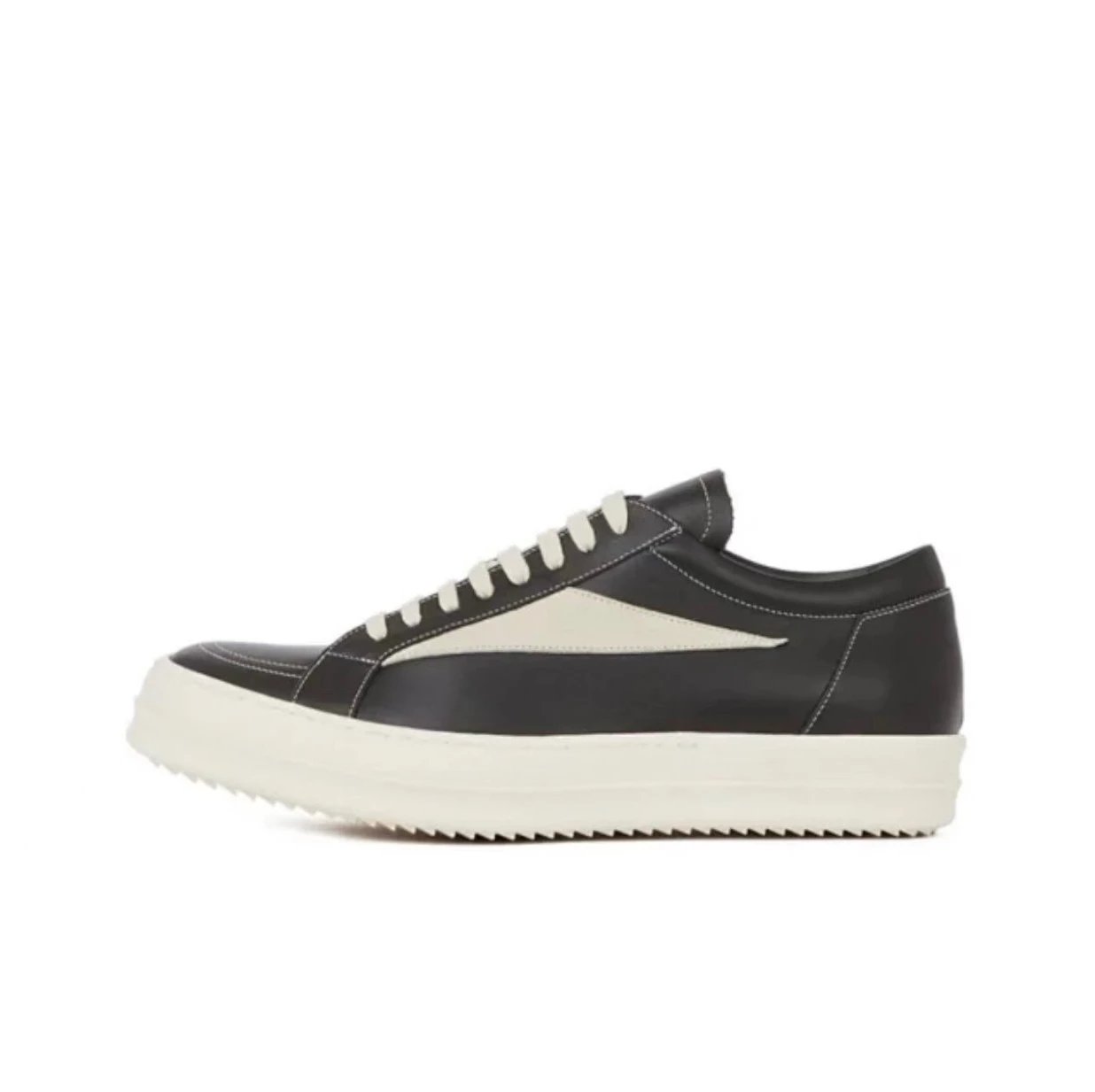 Rick Owens Sneakers Low-top lace-up with contrast side stripe and serrated sole — Black and white leather cover RU02B2897LPOLVS-9081