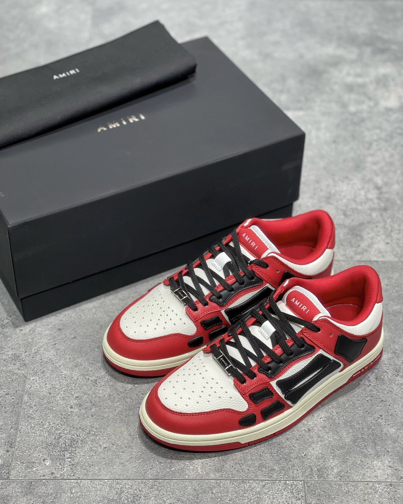 A SNEAKERS  8