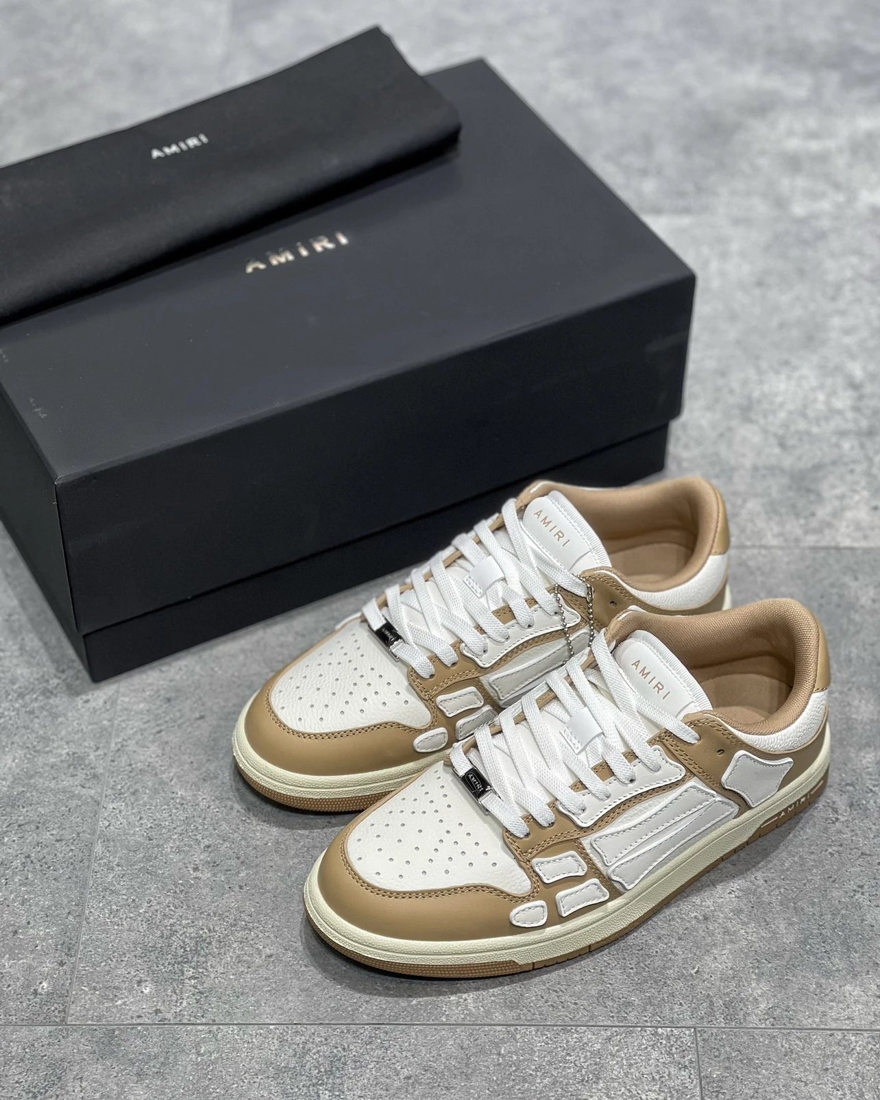 A SNEAKERS  10