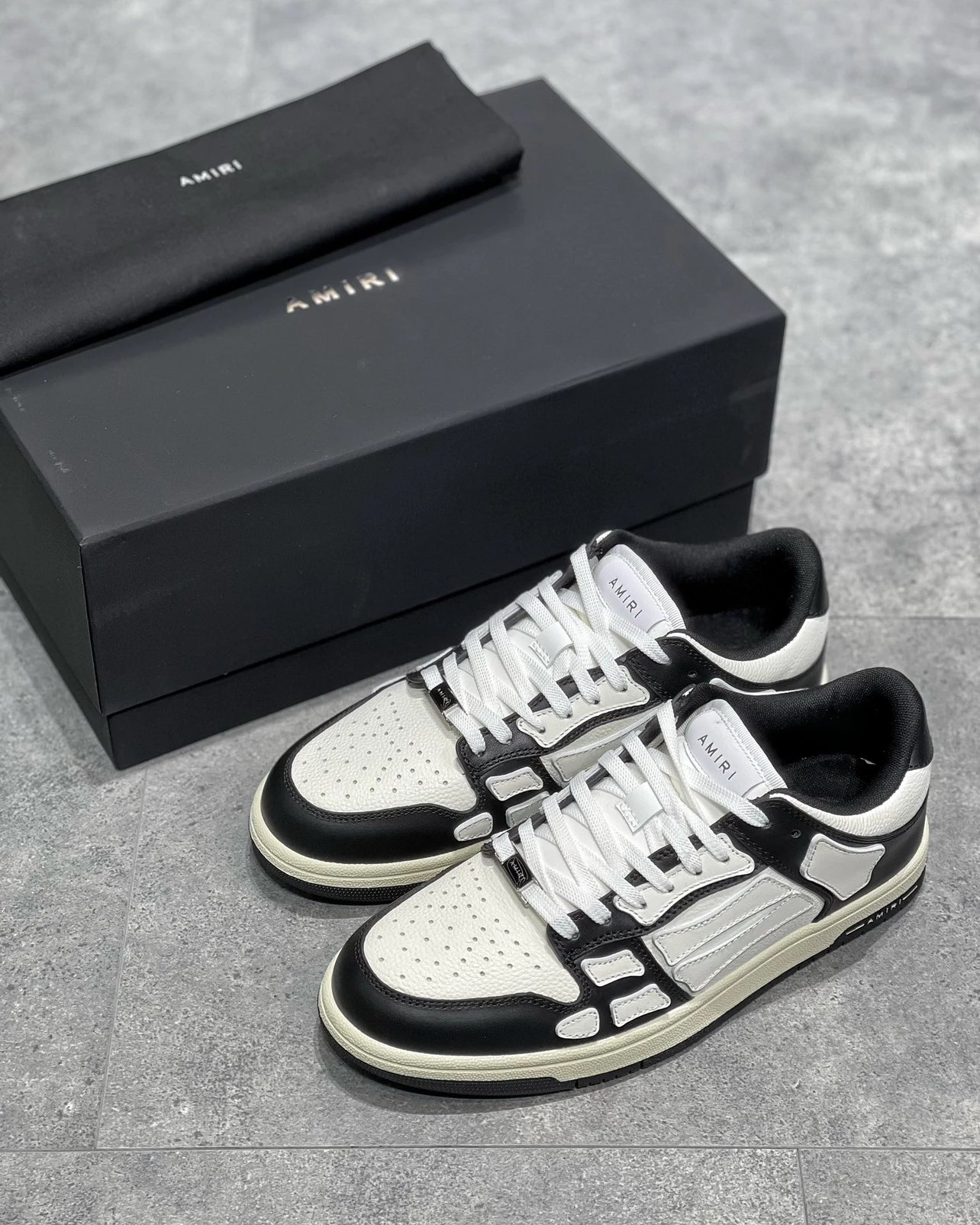 A SNEAKERS  11
