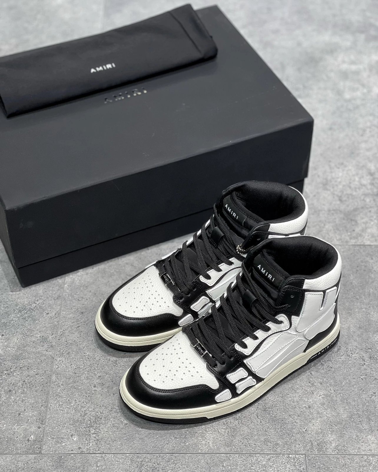 A SNEAKERS  5