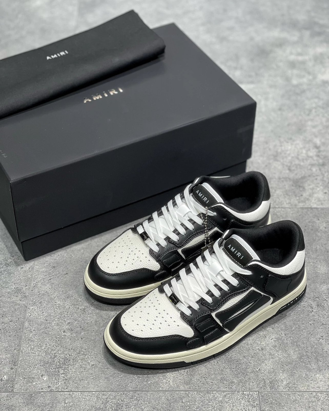 A SNEAKERS  12