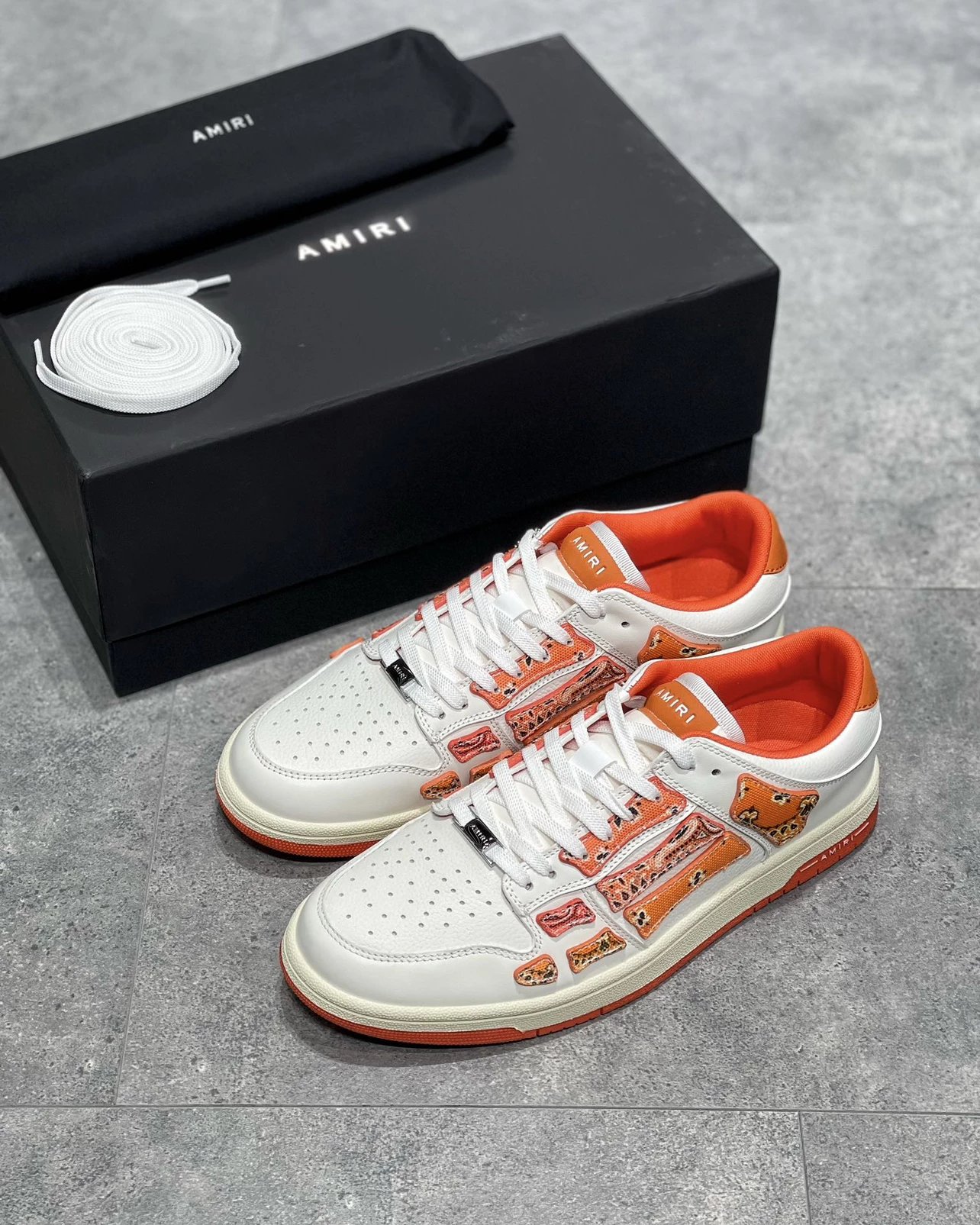 A SNEAKERS  13