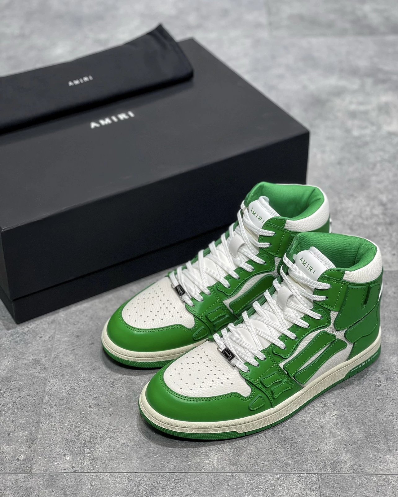 A SNEAKERS  4