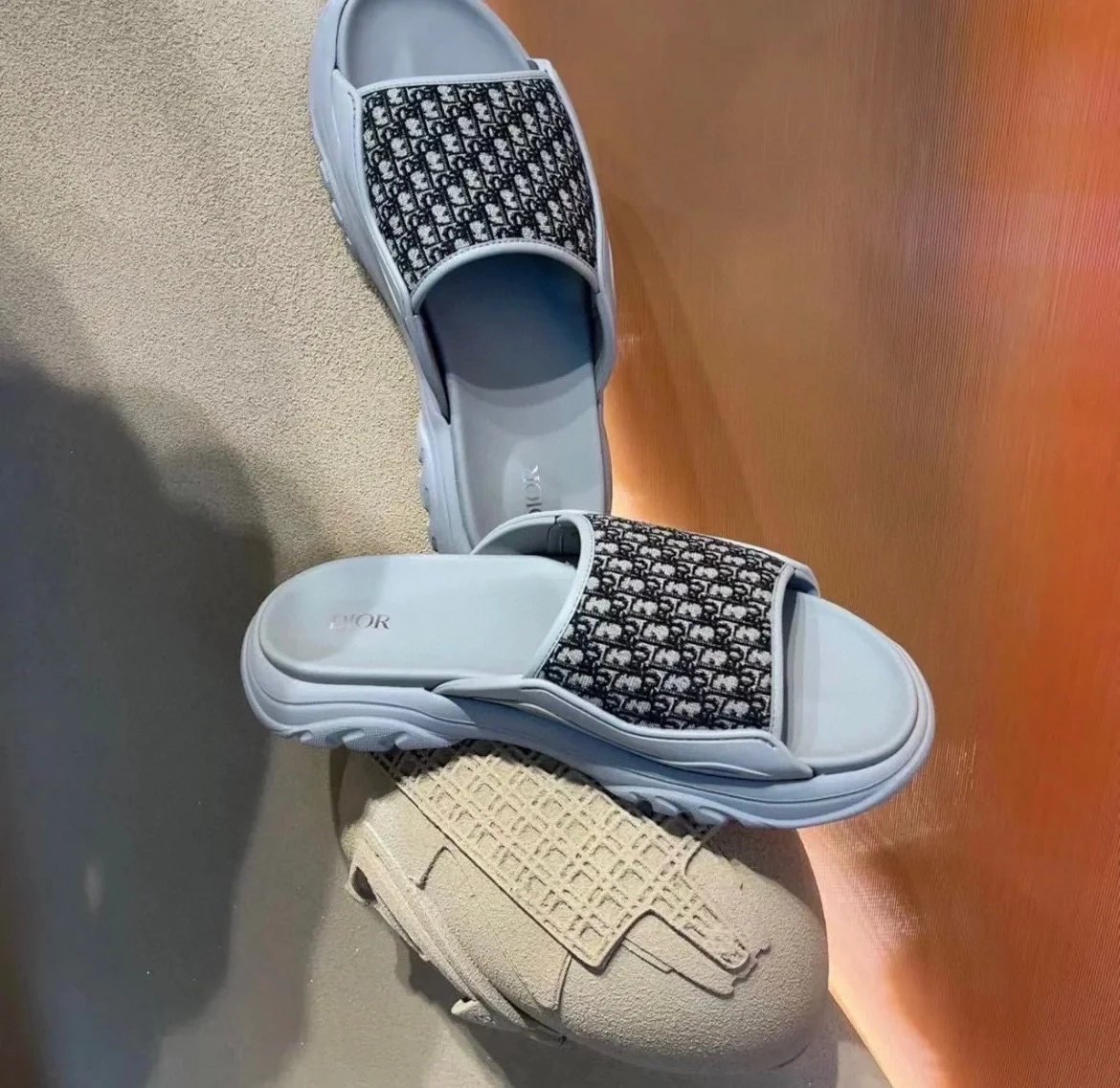 DHTown Oblique Slippers  4