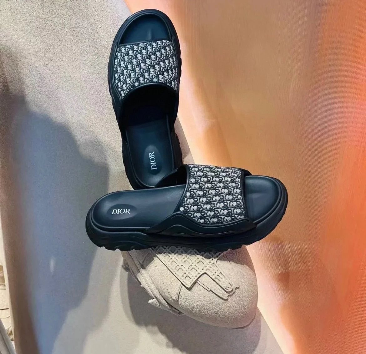 DHTown Oblique Slippers  3