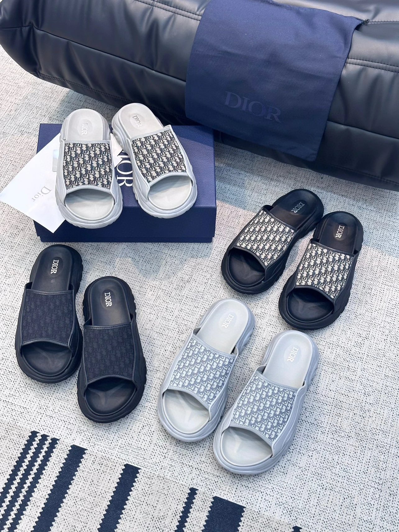 DHTown Oblique Slippers  2