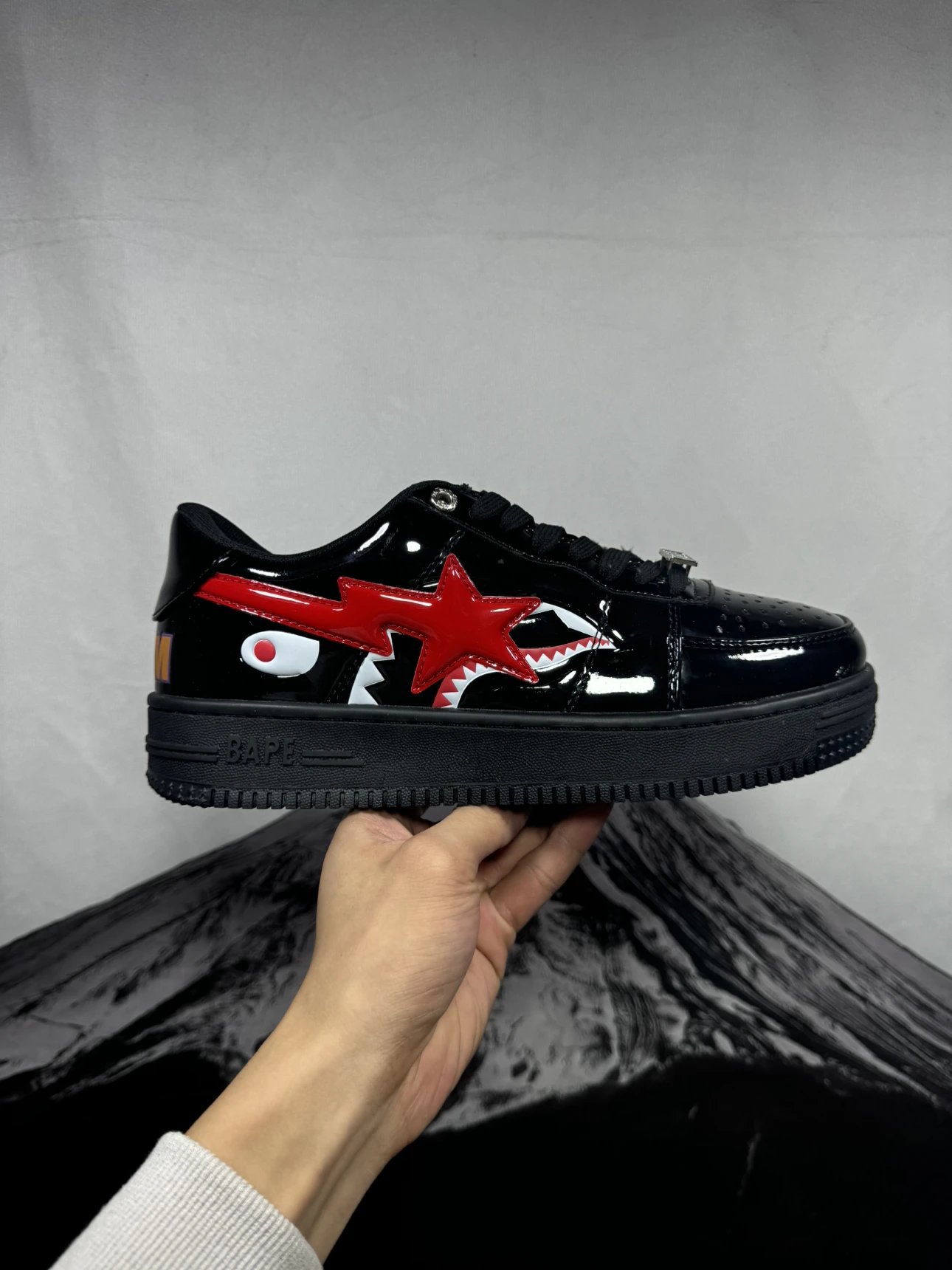 Factory Direct Superior Quality [C Version Genuine / Correct Shoelace Tip Print + Double Inner Label + Sea Glass Midsole / Silk Bag / Different from Counterfeit / Official Two-Layer Leather / Slide-Out Hard Box] A BATHING APE BAPE BAPESTA Low Top Casual Shoes Sneakers Patent Leather Black Red 012