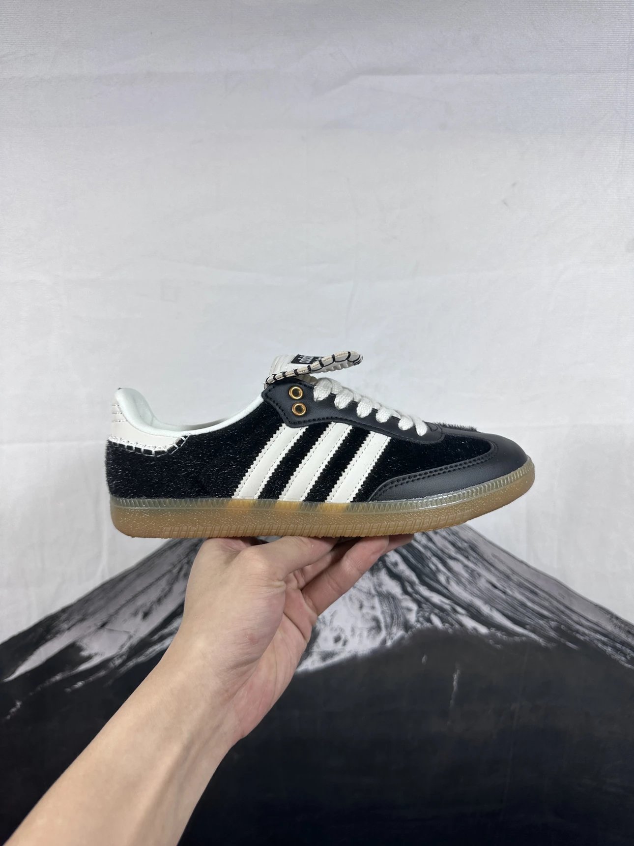 【 C-version Chunyuan 】 Horse hair series insole crescent support gazelle indoor shoe series low top retro versatile casual sports German training style board shoes suede rubber sole suede combination RB rubber outsole horse hair black and white IE0580