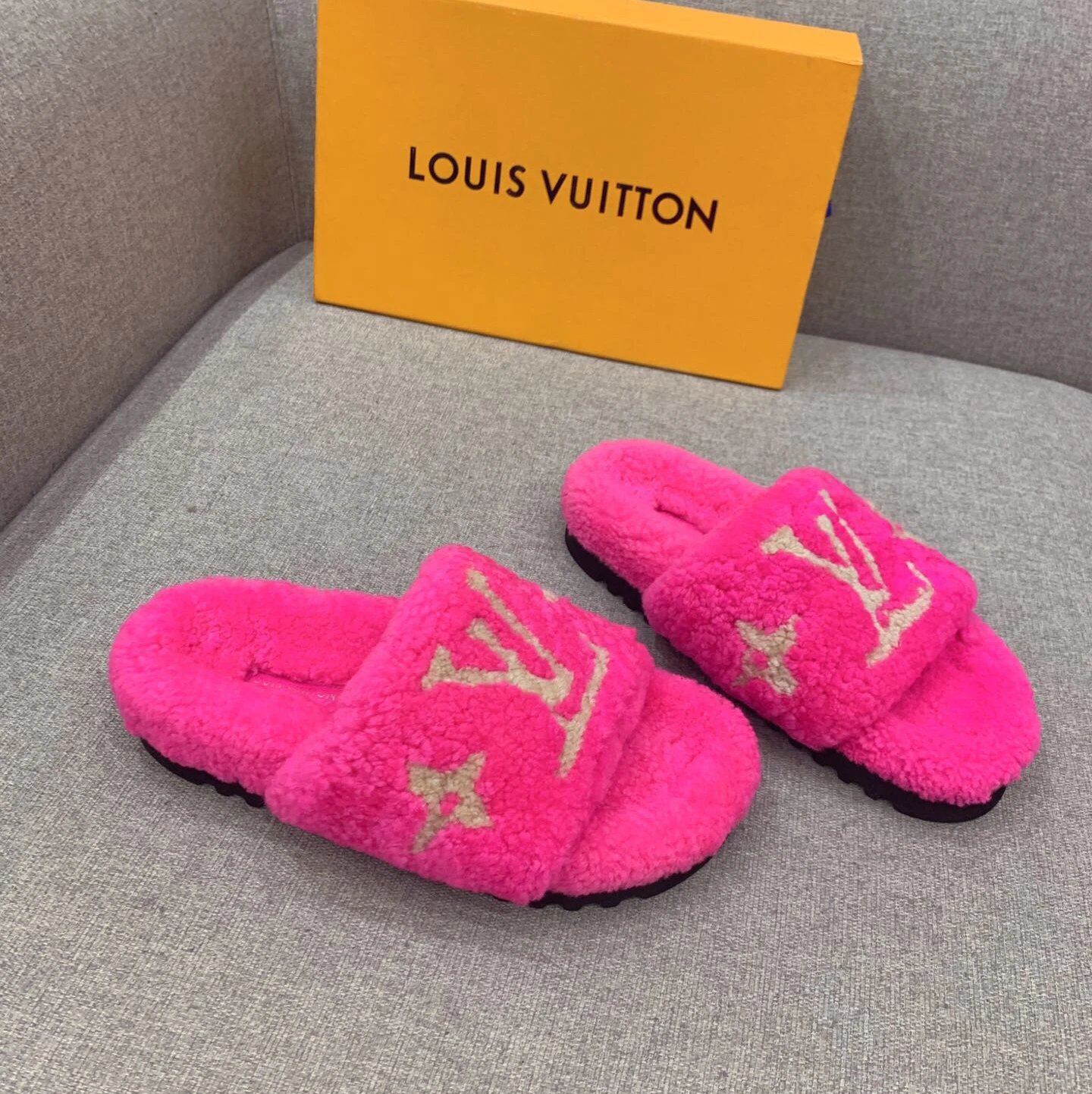 LV Bom Dia Shoes — Rose red rice characters colorway — USFans Spreadsheet photo