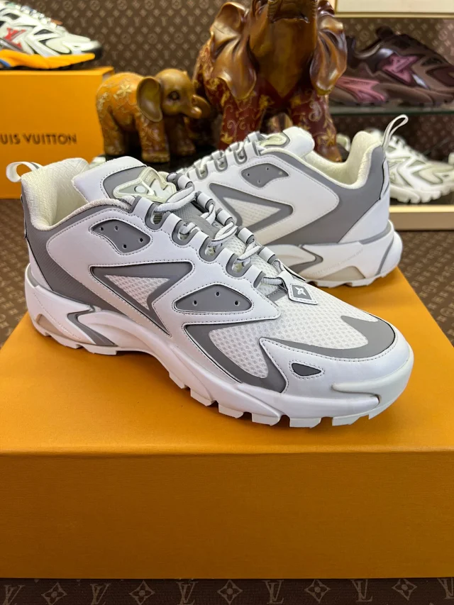 Louis Vuitton Sneakers High-Top Chunky Mesh product detail image 16