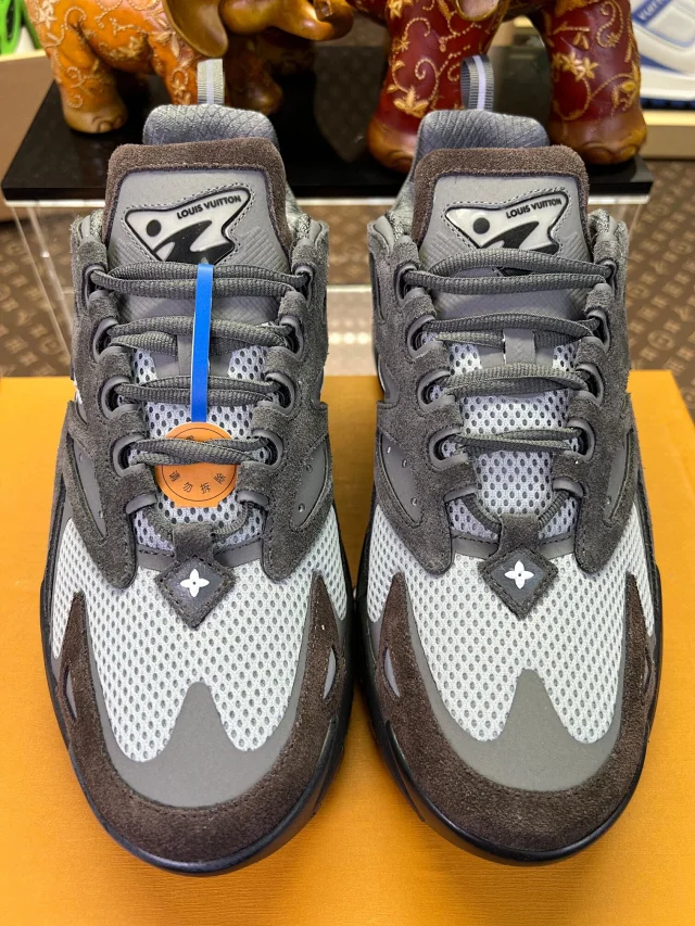 Louis Vuitton Sneakers High-Top Chunky Mesh product detail image 57