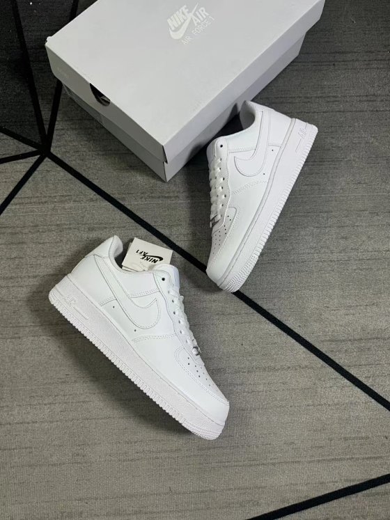 【 Welfare Factory Special Offer 】 Pure original Air Force One AF1 low top white shoes, all white thick cut leather insoles, insoles, back glue, brand new original box factory cash out