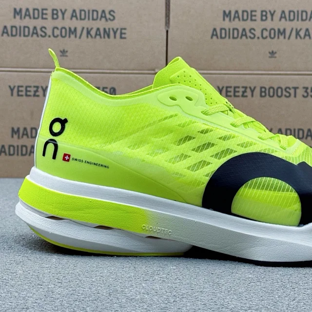 On Sneakers Cloudboom Strike product detail image 19