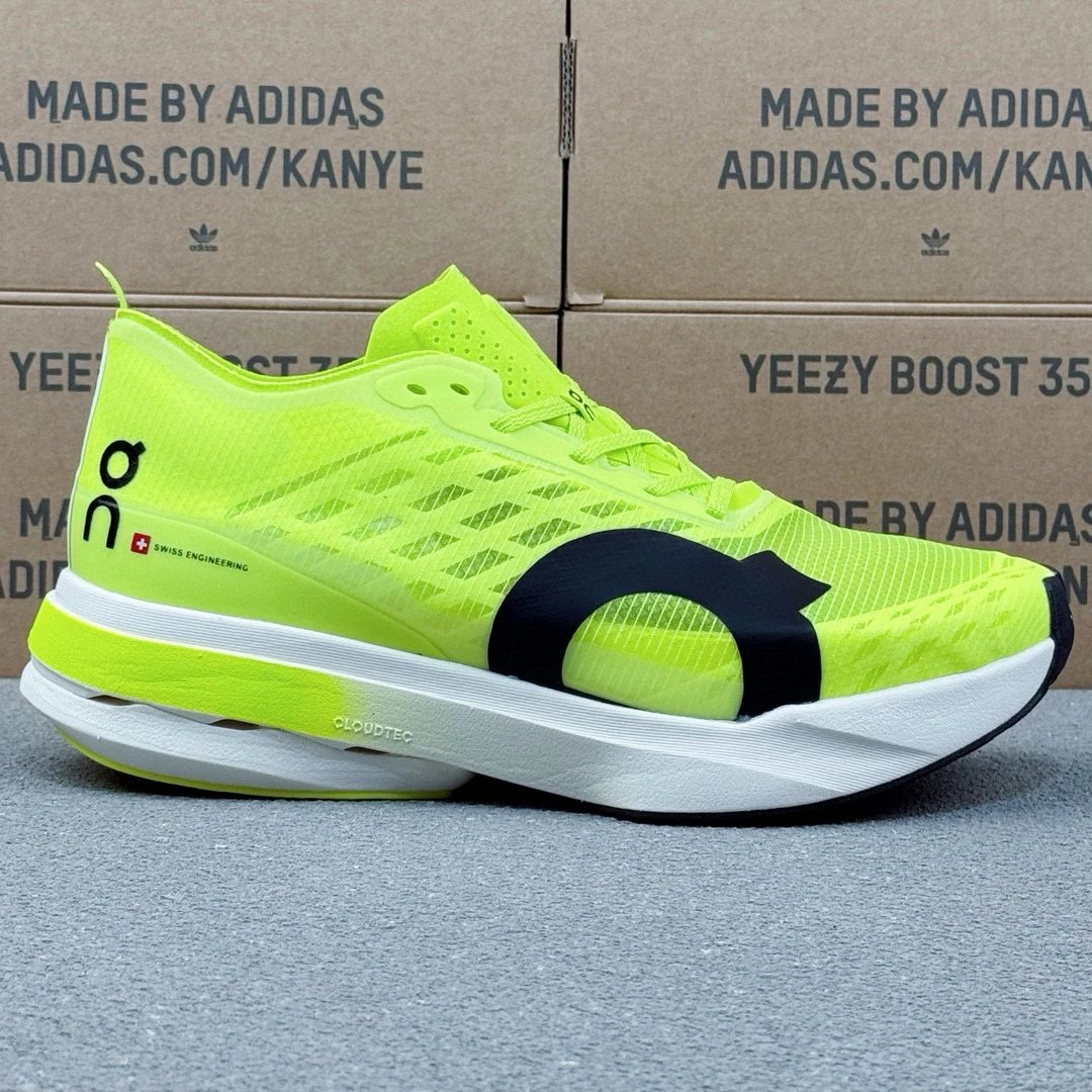 On Sneakers Cloudboom Strike — No. 2 green