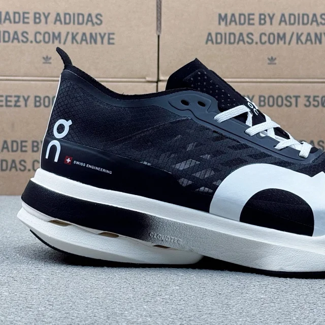 On Sneakers Cloudboom Strike product detail image 9