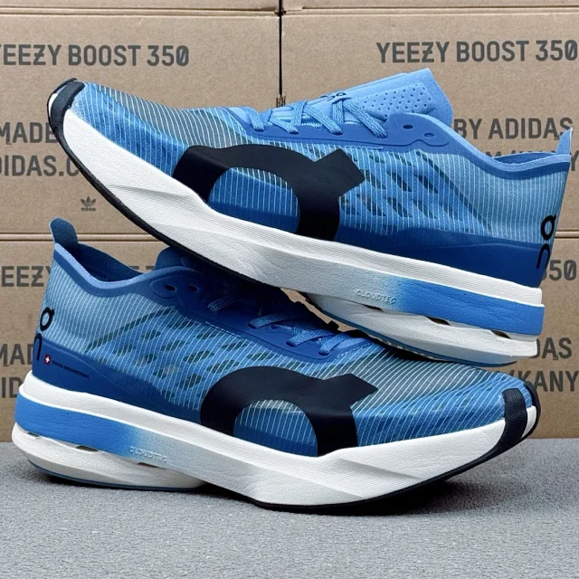 On Sneakers Cloudboom Strike product detail image 26