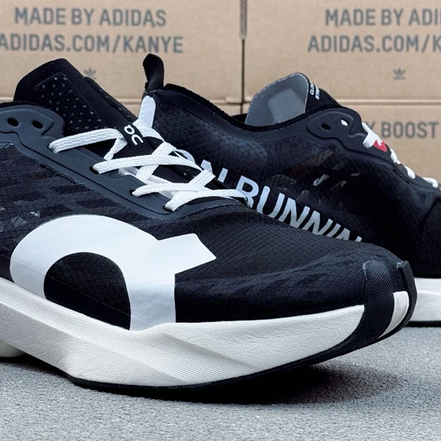 On Sneakers Cloudboom Strike product detail image 8