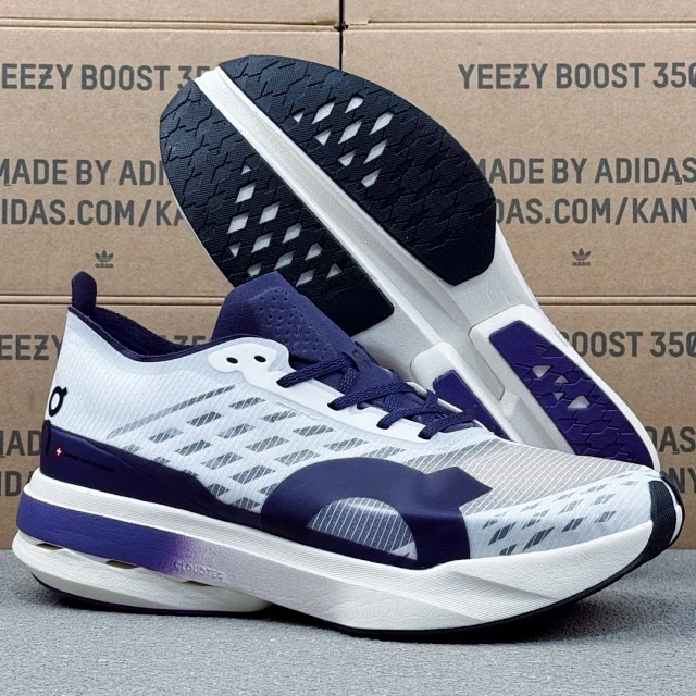 On Sneakers Cloudboom Strike product detail image 33