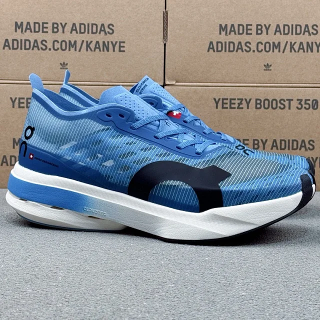 On Sneakers Cloudboom Strike product detail image 27
