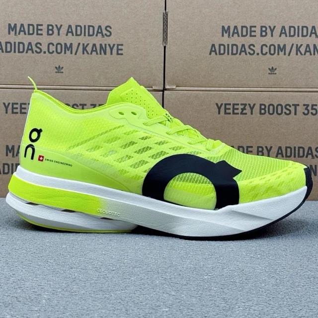 On Sneakers Cloudboom Strike product detail image 12