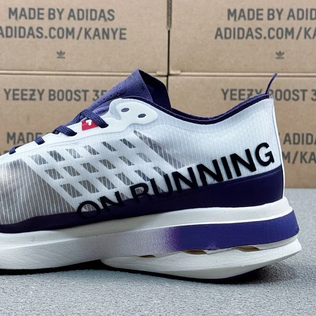 On Sneakers Cloudboom Strike product detail image 40