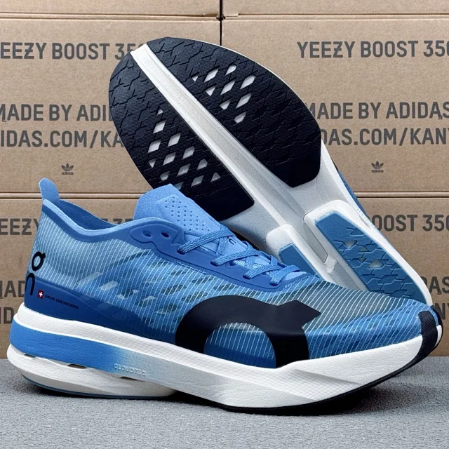 On Sneakers Cloudboom Strike product detail image 23