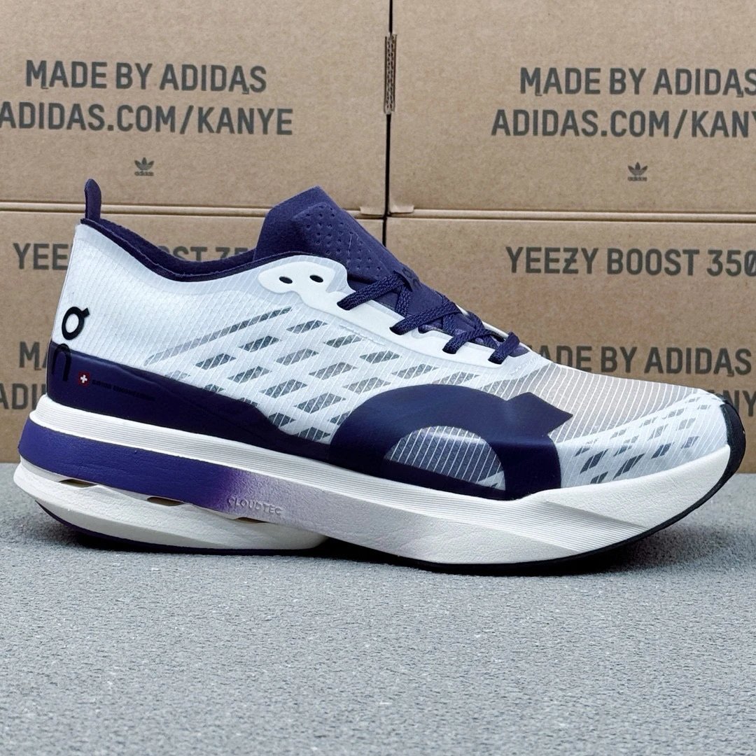 On Sneakers Cloudboom Strike — 4 No. white purple