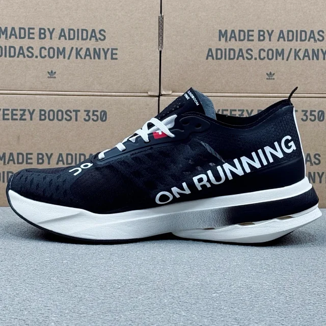 On Sneakers Cloudboom Strike product detail image 5