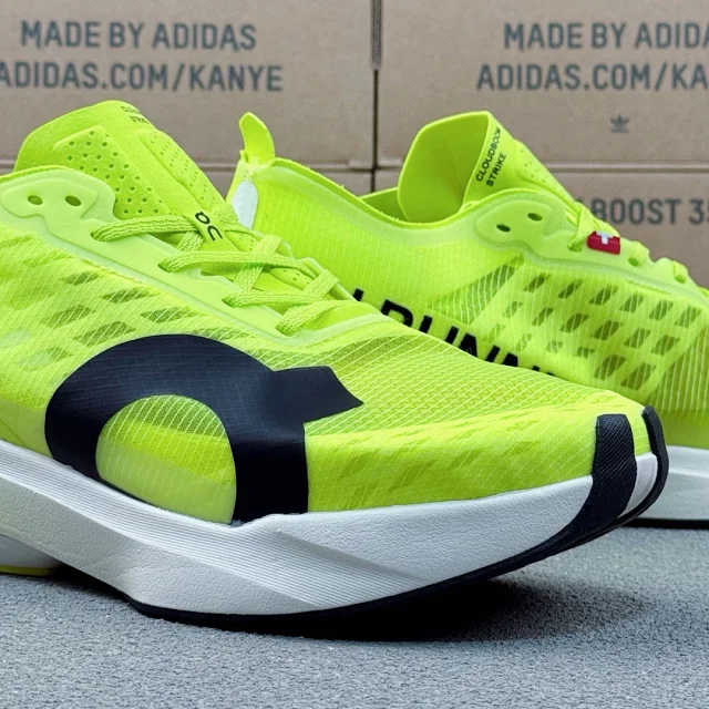 On Sneakers Cloudboom Strike product detail image 18