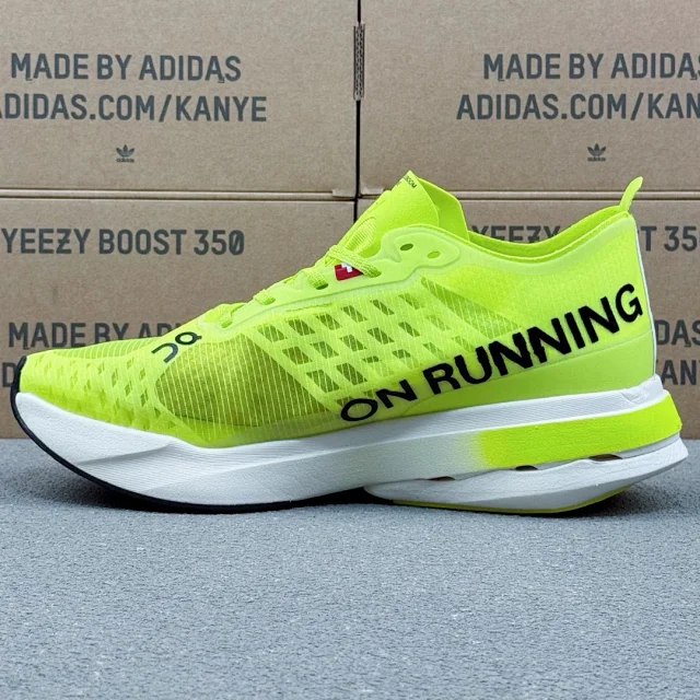 On Sneakers Cloudboom Strike product detail image 15