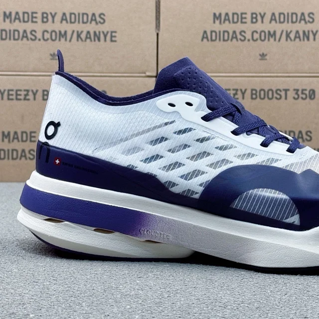 On Sneakers Cloudboom Strike product detail image 39