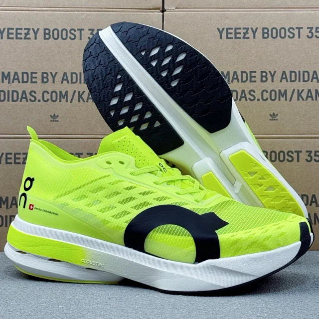 On Sneakers Cloudboom Strike product detail image 13