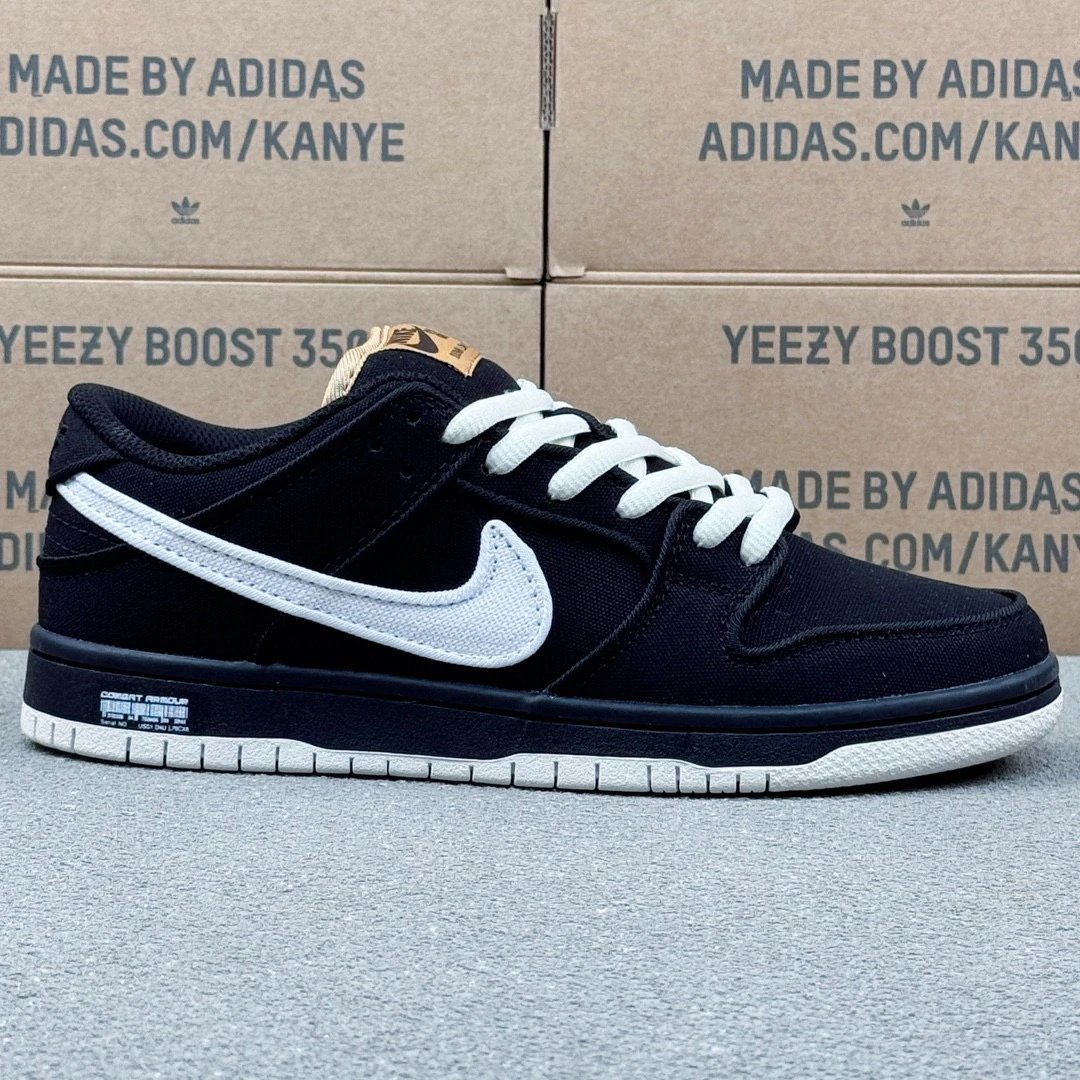 Nike SB Dunk Low Black White Sneakers Skateboard Shoes