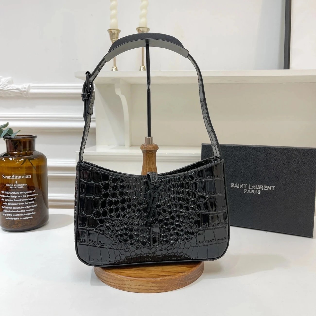 Saint Laurent Le 5 À 7 Handbag 6